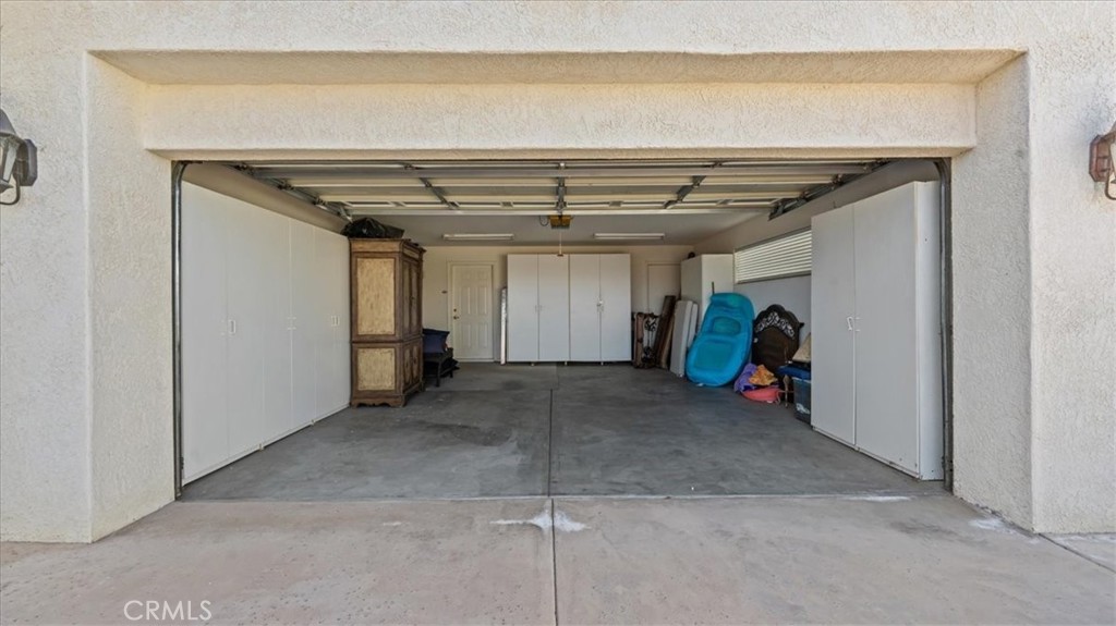 71569 Sahara Road Rancho Mirage, CA 92270 - Photo 30 of 51 Attached Garage view