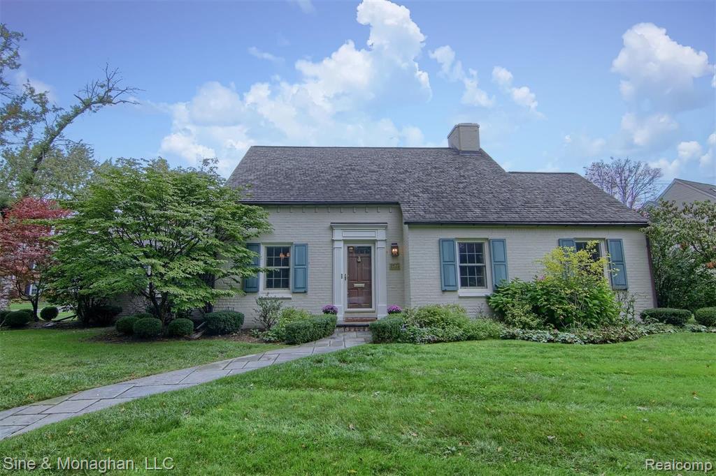 422 Moran Road Grosse Pointe Farms, MI 48236 - Photo 1 of 33