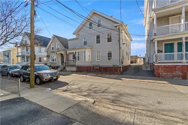 $569,900 | 18 Winsor Street, Providence, RI 02908