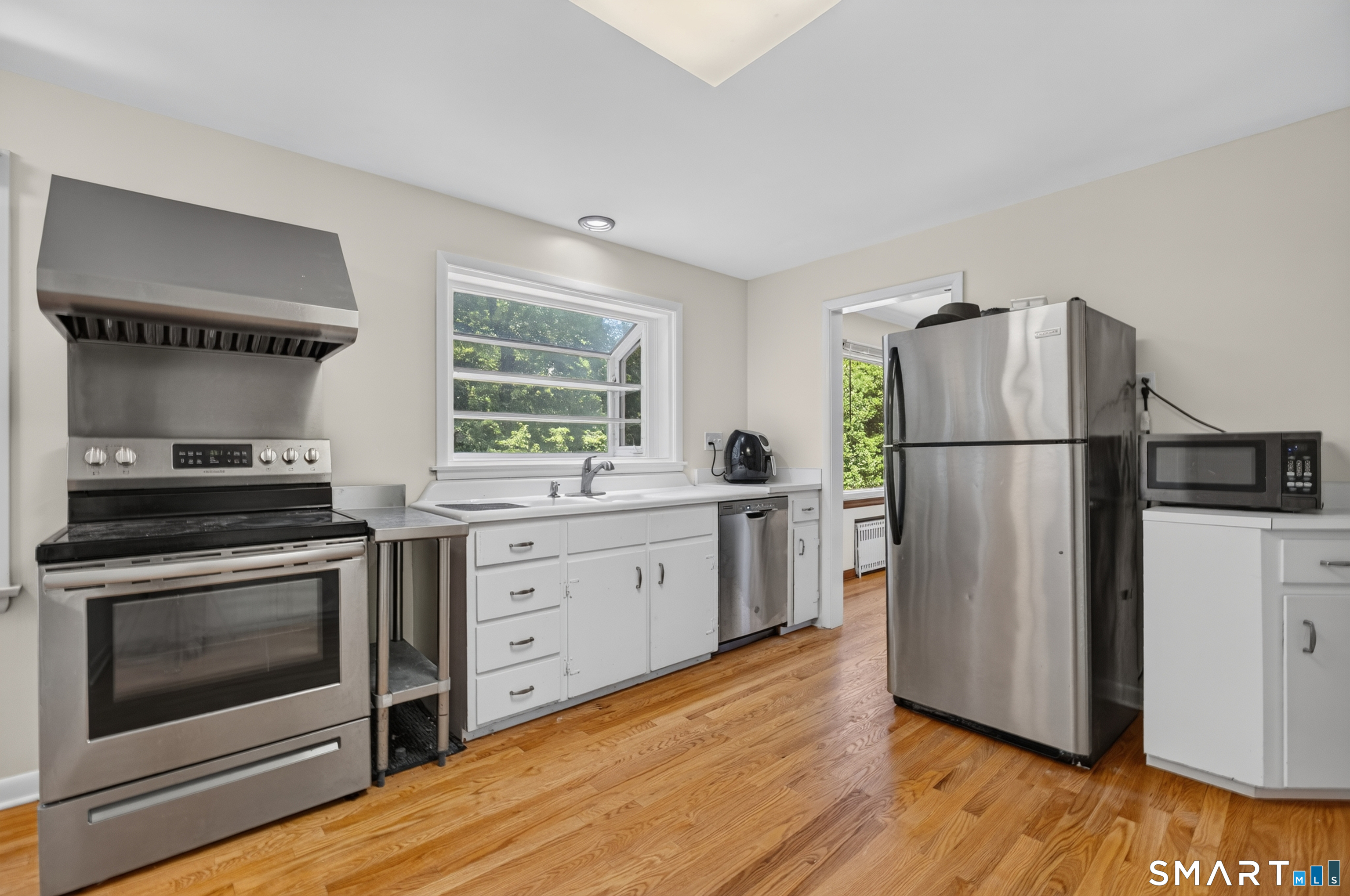 659 West Woods Road Hamden, CT 06518 - Photo 9 of 36 Gallery Image 9
