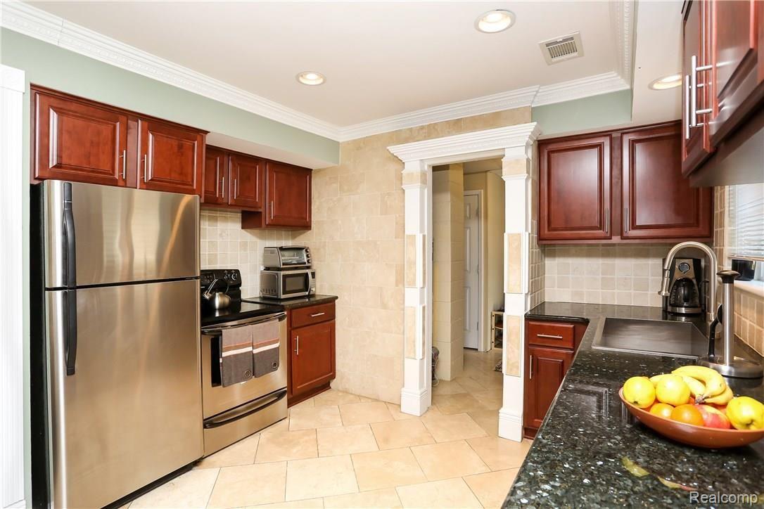 3020 Crooks Road Royal Oak, MI 48073 - Photo 14 of 38 Crooks-12.jpg