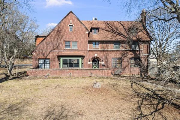 $250,000 | 1012 5th Avenue South, Clinton, IA 52732