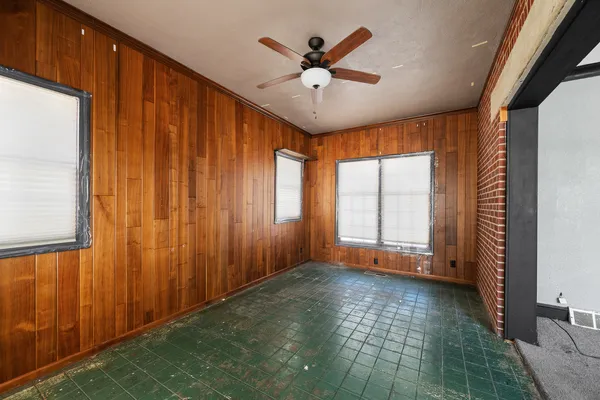 $250,000 | 1012 5th Avenue South, Clinton, IA 52732