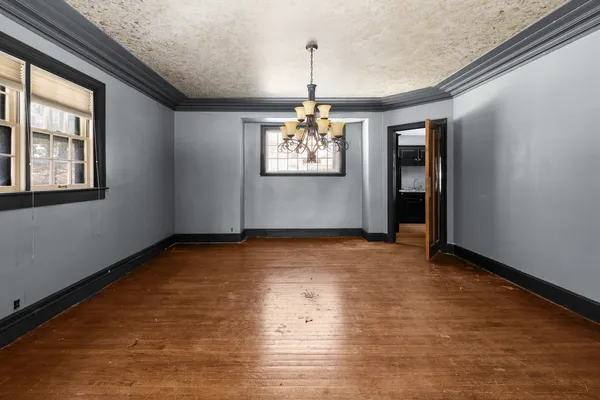 $250,000 | 1012 5th Avenue South, Clinton, IA 52732