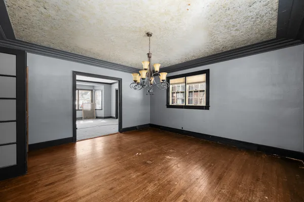 $250,000 | 1012 5th Avenue South, Clinton, IA 52732