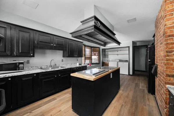 $250,000 | 1012 5th Avenue South, Clinton, IA 52732