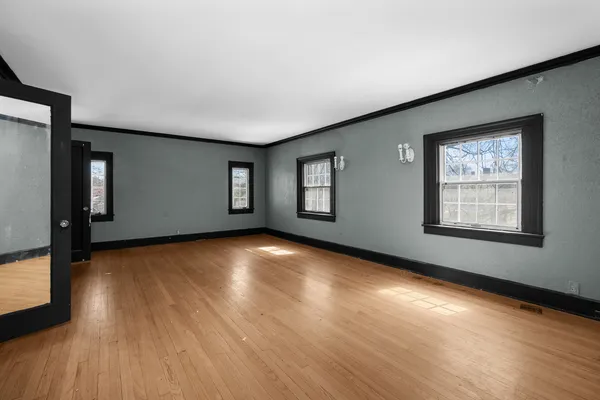 $250,000 | 1012 5th Avenue South, Clinton, IA 52732