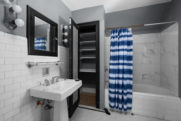 $250,000 | 1012 5th Avenue South, Clinton, IA 52732