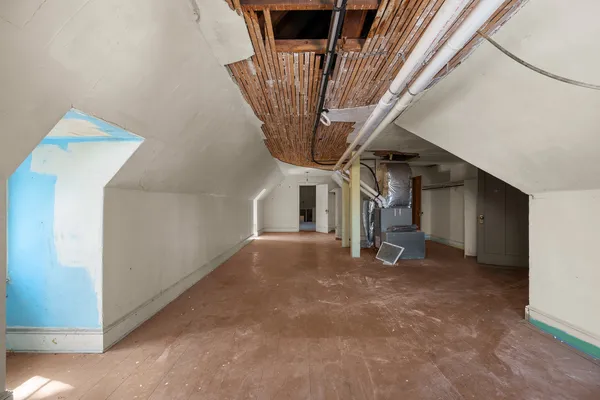 $250,000 | 1012 5th Avenue South, Clinton, IA 52732