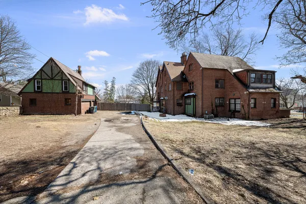 $250,000 | 1012 5th Avenue South, Clinton, IA 52732