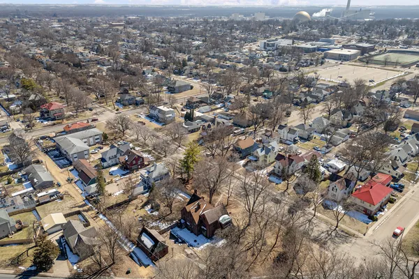 $250,000 | 1012 5th Avenue South, Clinton, IA 52732