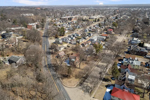 $250,000 | 1012 5th Avenue South, Clinton, IA 52732