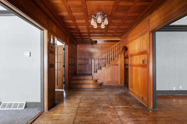 $250,000 | 1012 5th Avenue South, Clinton, IA 52732