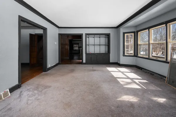 $250,000 | 1012 5th Avenue South, Clinton, IA 52732