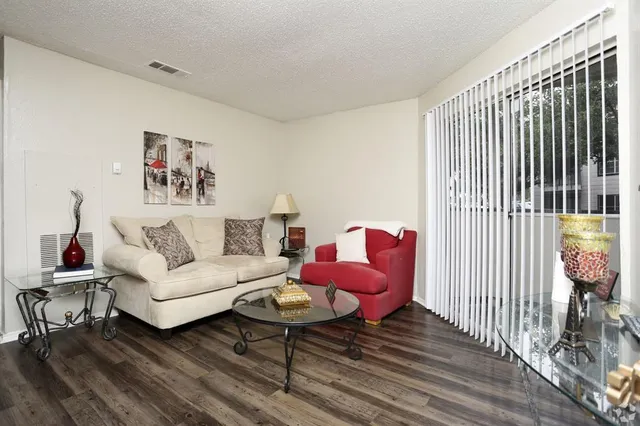 $799 | 11050 Woodmeadow Parkway, Unit 811, Dallas, TX 75228