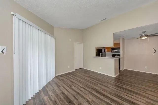 $799 | 11050 Woodmeadow Parkway, Unit 811, Dallas, TX 75228