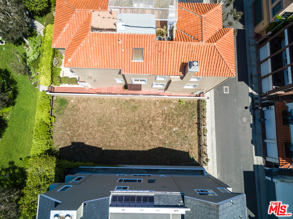 132 Quarterdeck Street Marina del Rey, CA 90292 - Photo 3 of 10