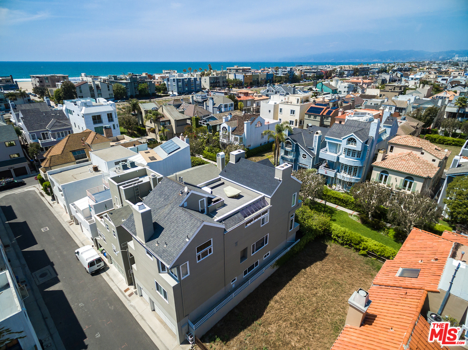 132 Quarterdeck Street Marina del Rey, CA 90292 - Photo 5 of 10