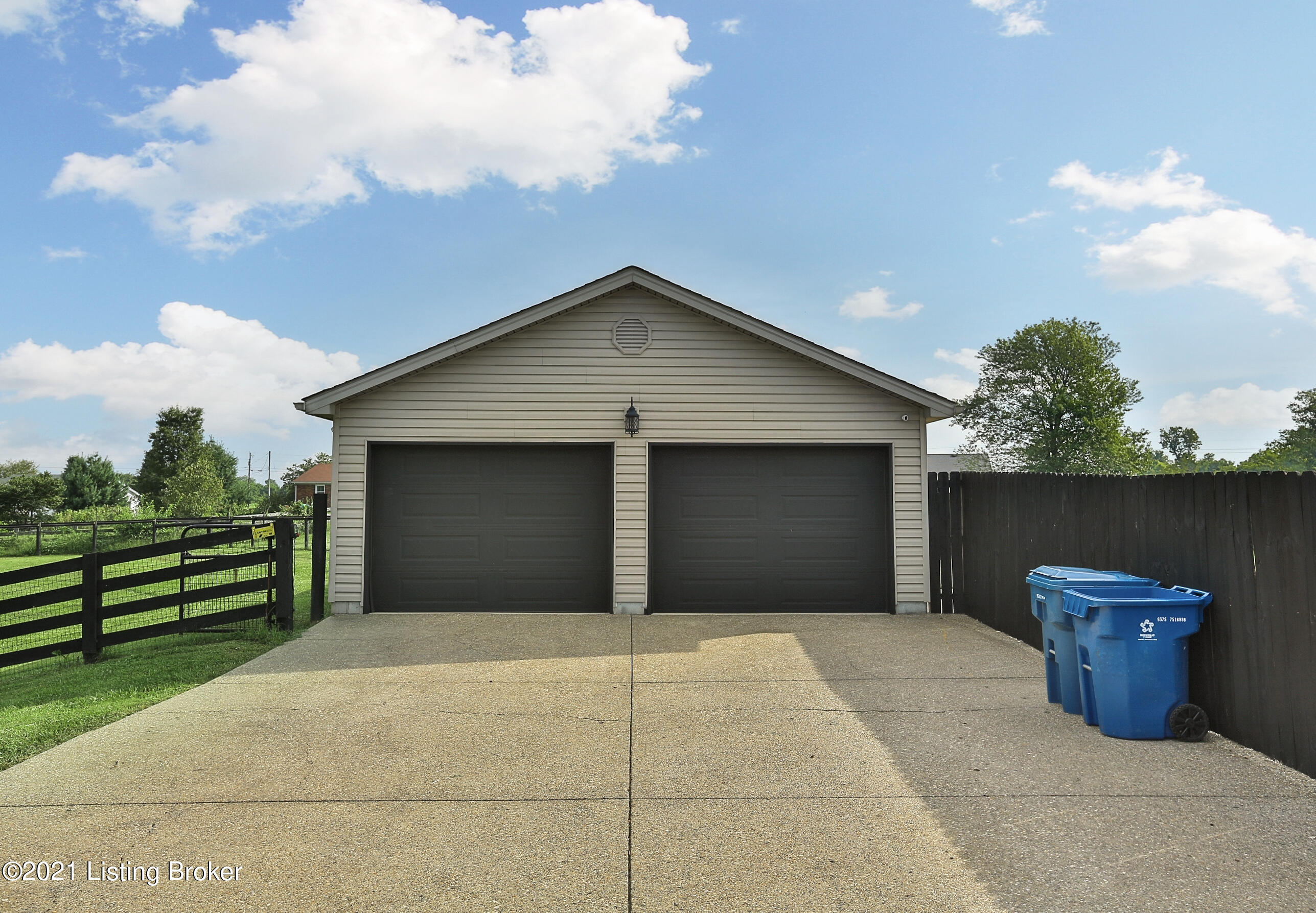 8245 Frankfort Road Waddy, KY 40076 - Photo 3 of 44 8245-frankfort-road-waddy-ky-usa-003