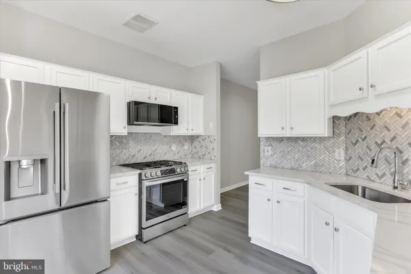 $2,700 | 9411 Royal Bonnet Terrace, Gaithersburg, MD 20886