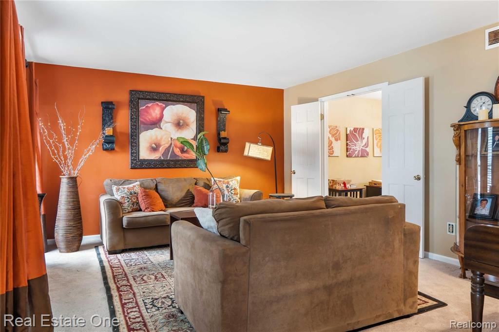 2470 Rancroft Beat Rochester Hills, MI 48306 - Photo 2 of 29