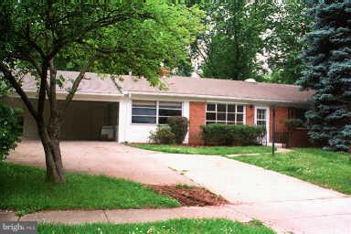 4113 Lees Corner Road Chantilly, VA 20151 - Photo 1 of 1 a front view of a house with a garden and tree