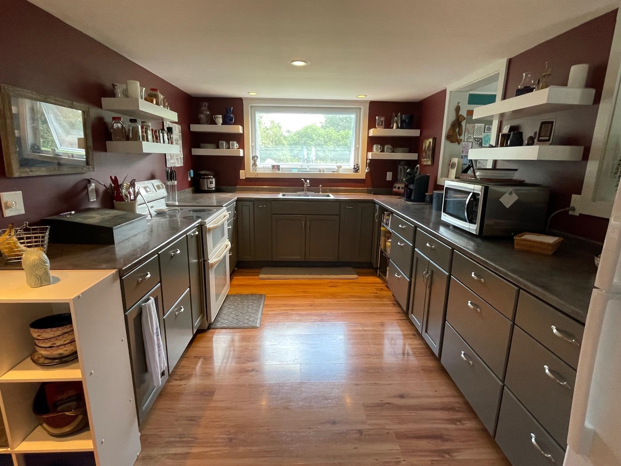 399 Stevens Road Thetford, VT 05043 - Photo 2 of 17