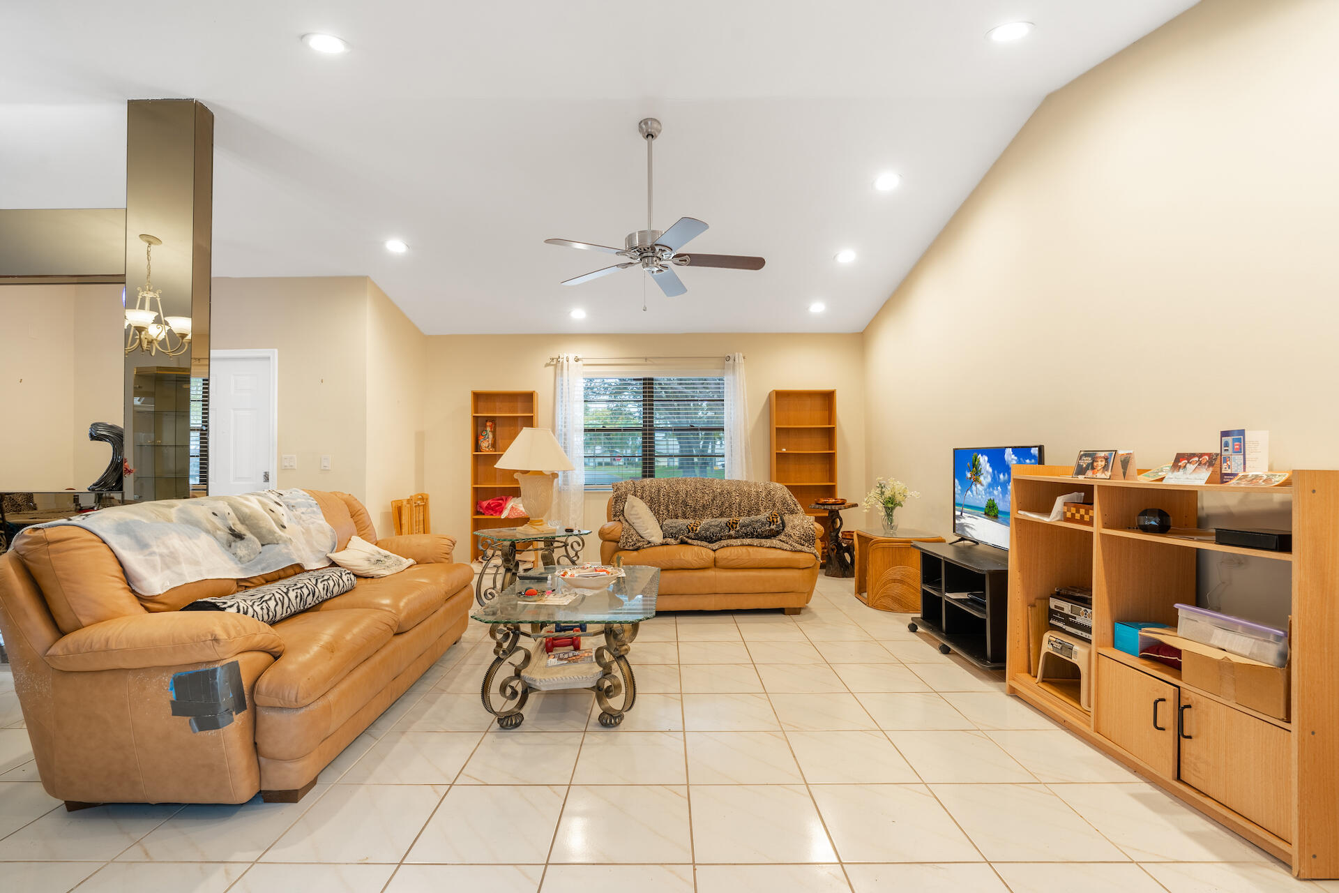 9142 Southwest 22nd Street, Unit F Boca Raton, FL 33428 - Photo 11 of 38 Living Room