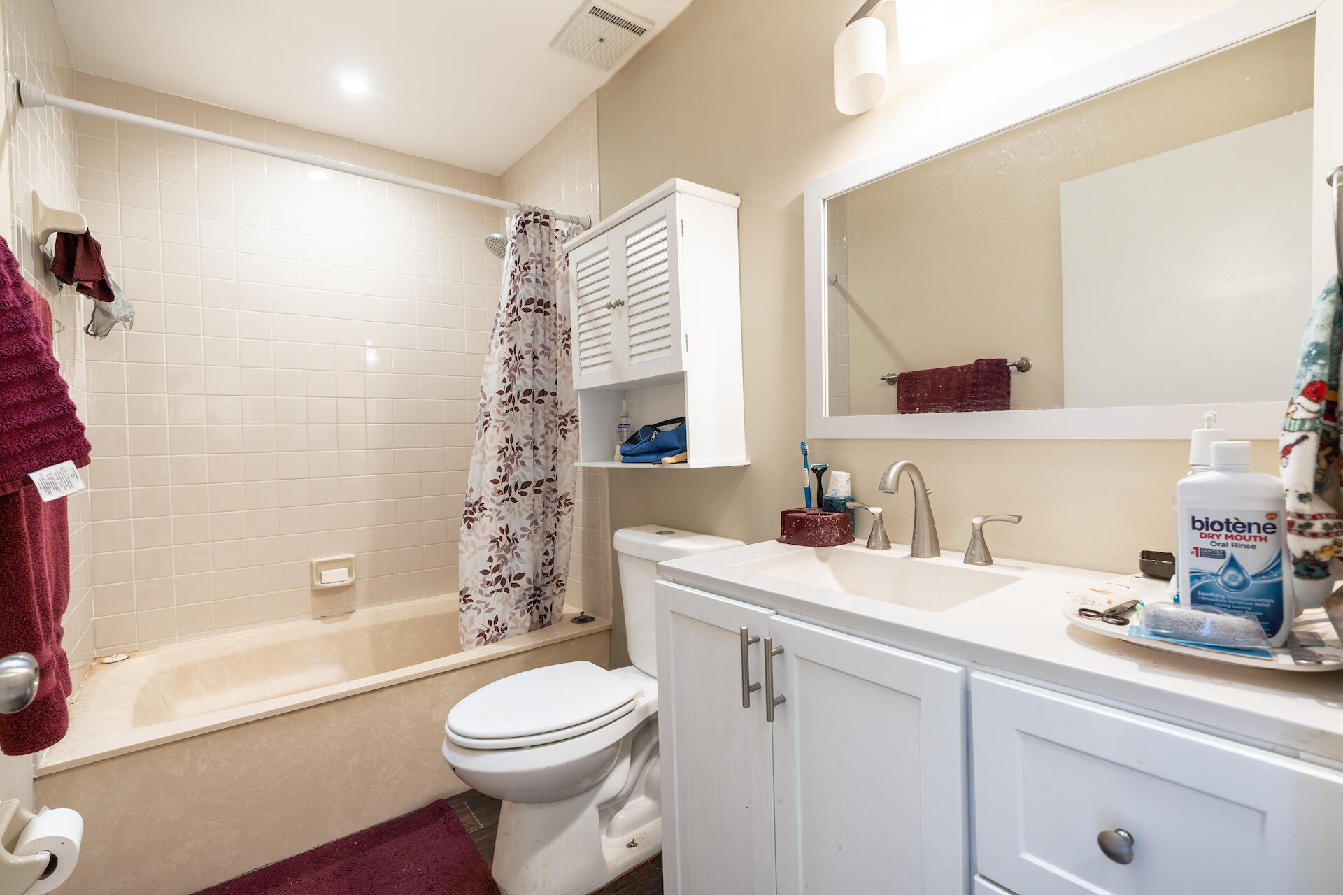 9142 Southwest 22nd Street, Unit F Boca Raton, FL 33428 - Photo 23 of 38 Bathroom 2
