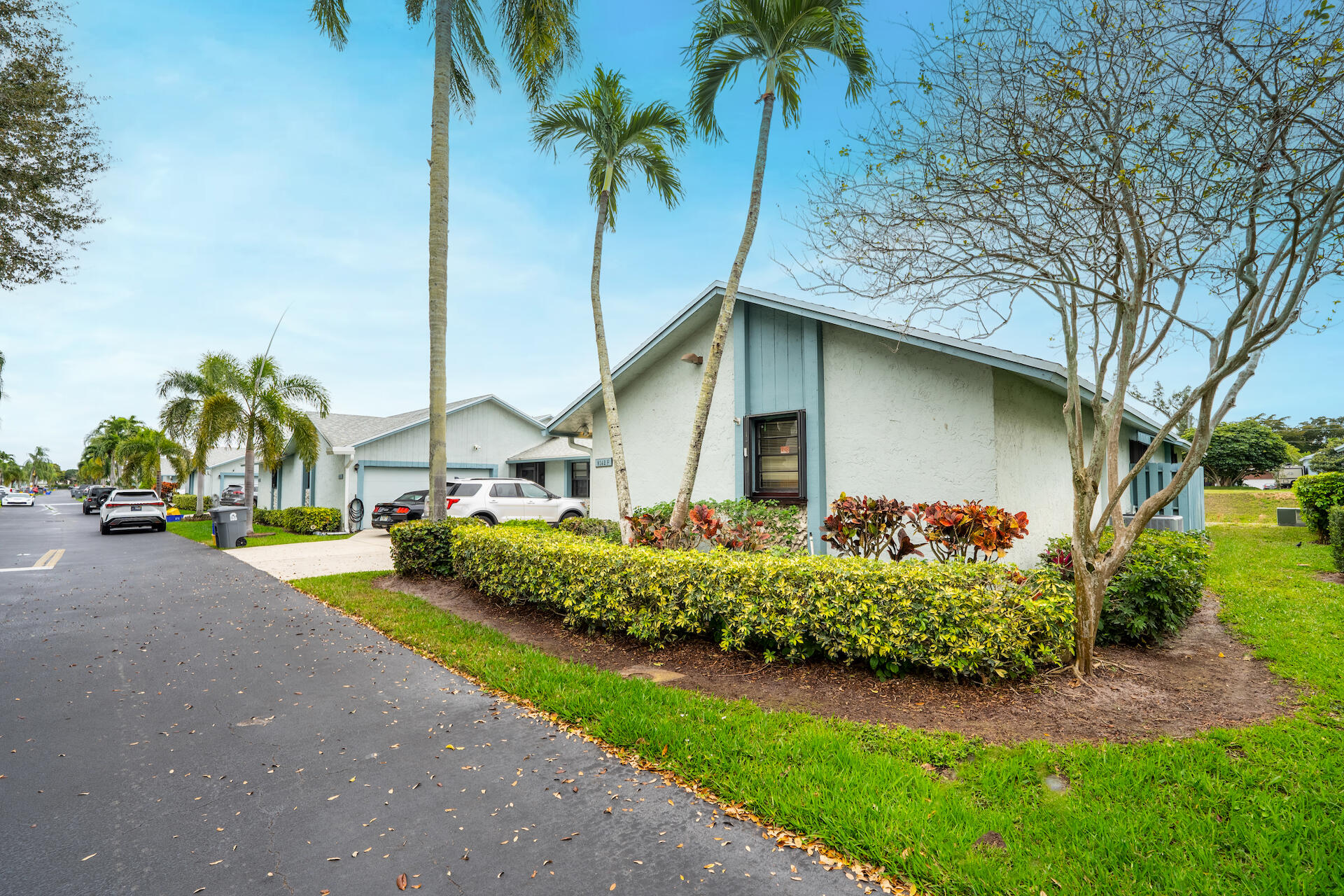 9142 Southwest 22nd Street, Unit F Boca Raton, FL 33428 - Photo 6 of 38 End Unit