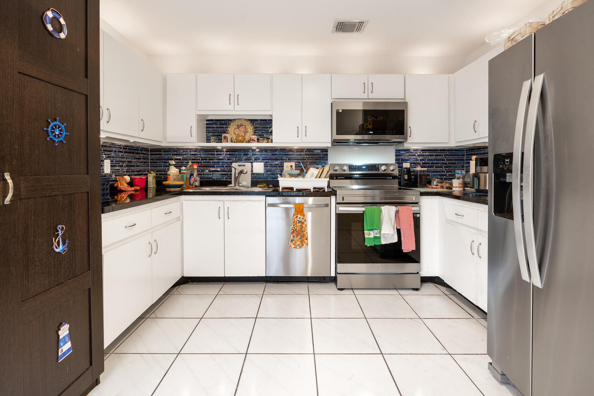 9142 Southwest 22nd Street, Unit F Boca Raton, FL 33428 - Photo 10 of 38 Kitchen