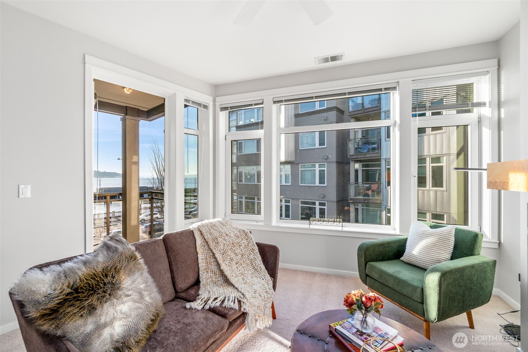 2000 Alaskan Way, Unit 355 Seattle, WA 98121 - Photo 18 of 32