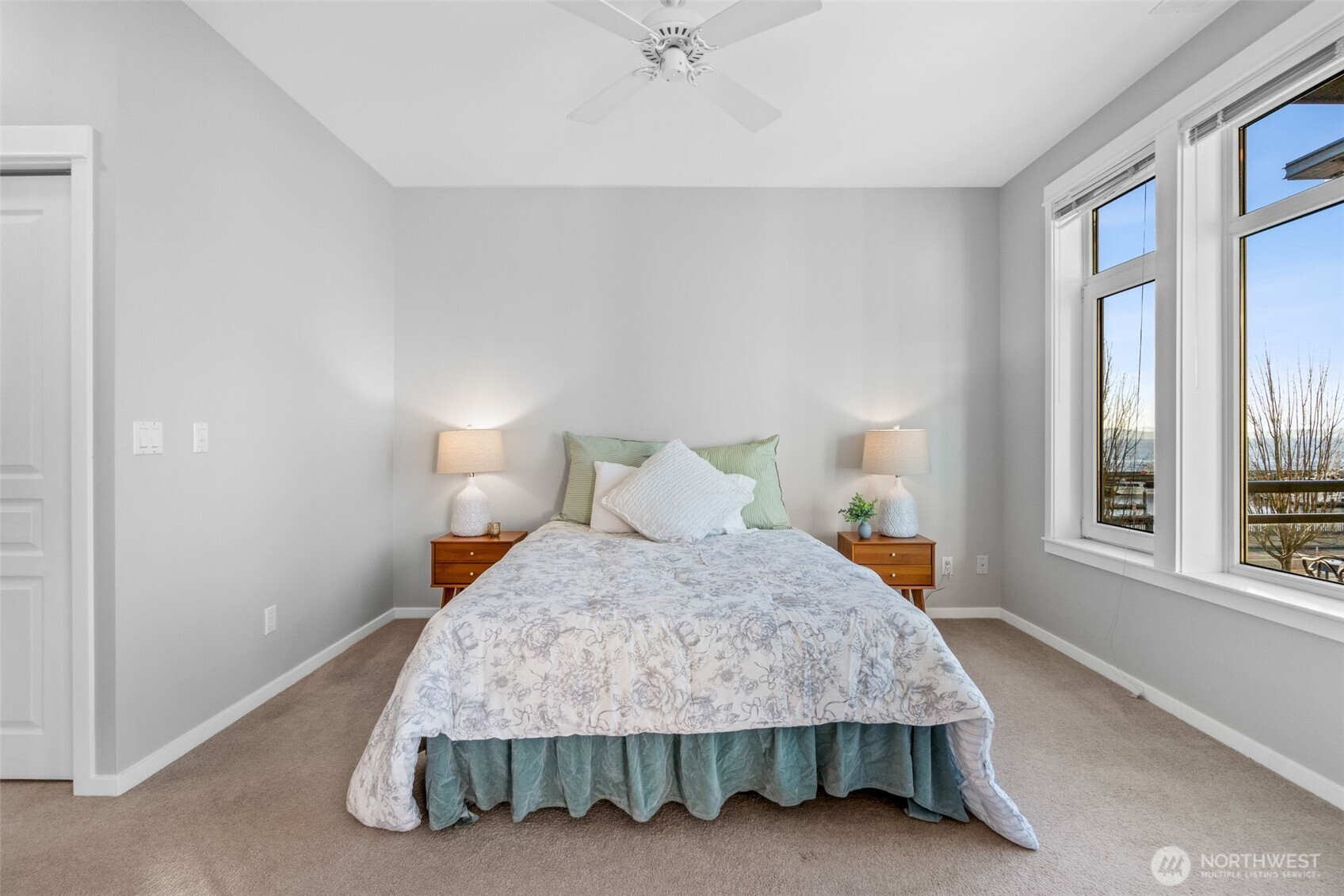 2000 Alaskan Way, Unit 355 Seattle, WA 98121 - Photo 21 of 32