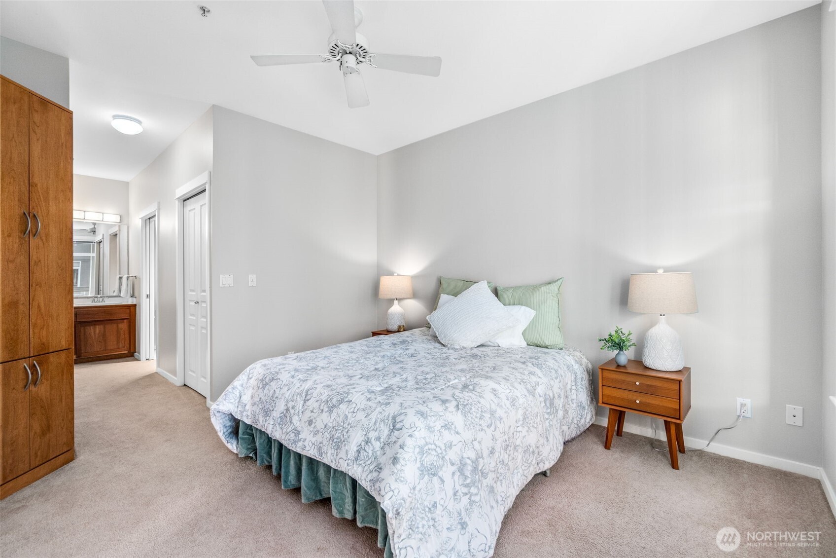 2000 Alaskan Way, Unit 355 Seattle, WA 98121 - Photo 22 of 32