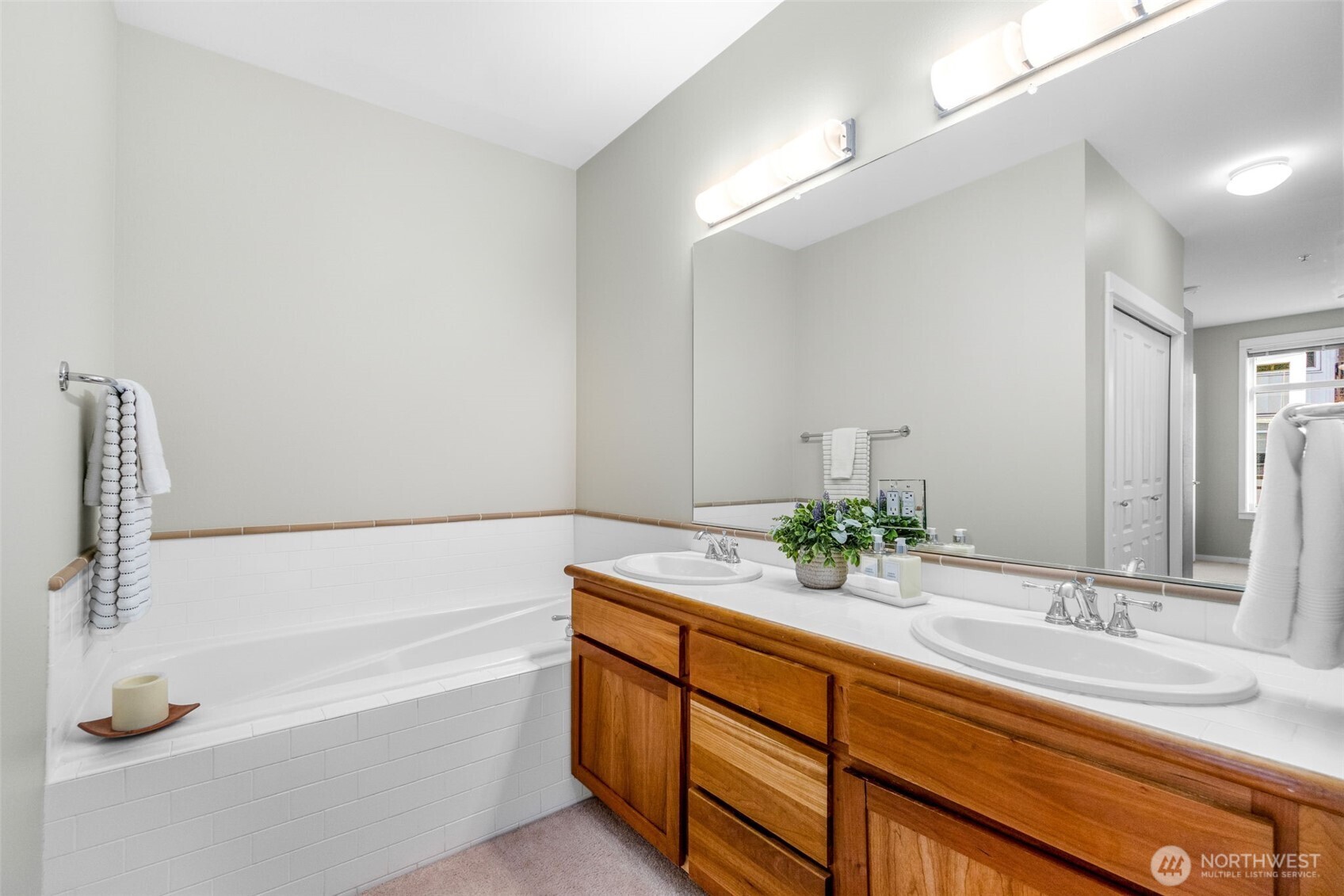 2000 Alaskan Way, Unit 355 Seattle, WA 98121 - Photo 23 of 32