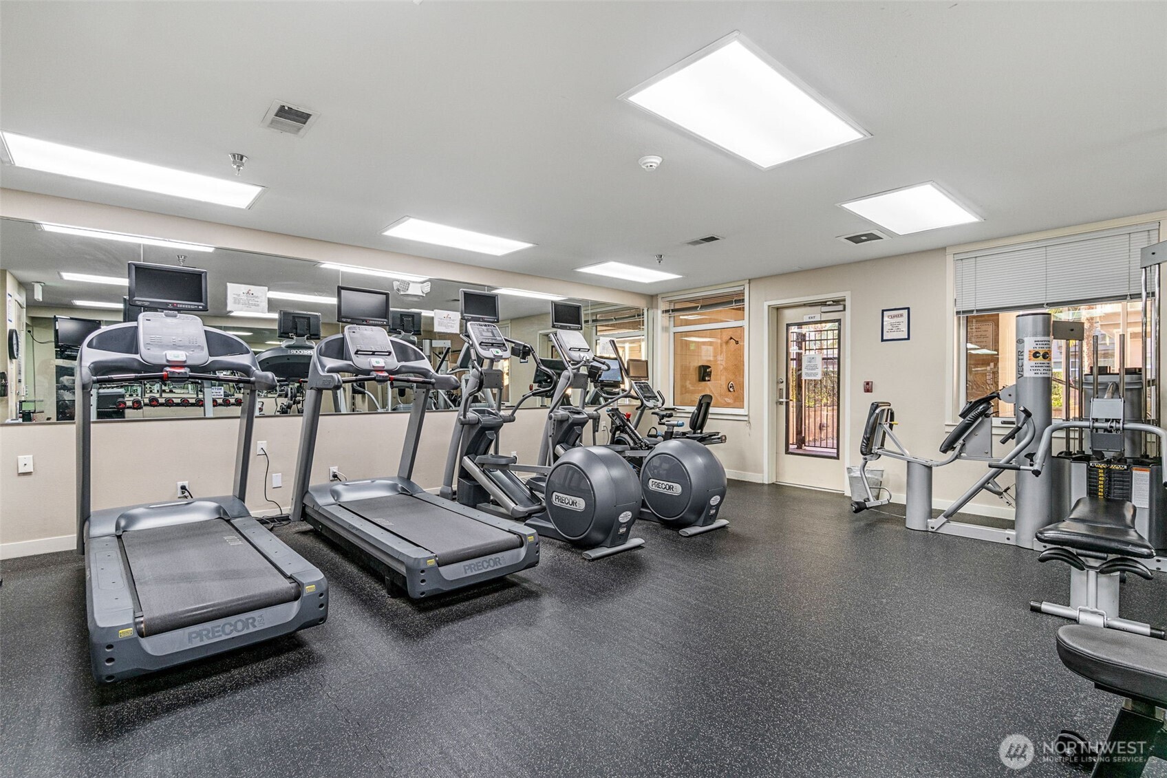 2000 Alaskan Way, Unit 355 Seattle, WA 98121 - Photo 29 of 32