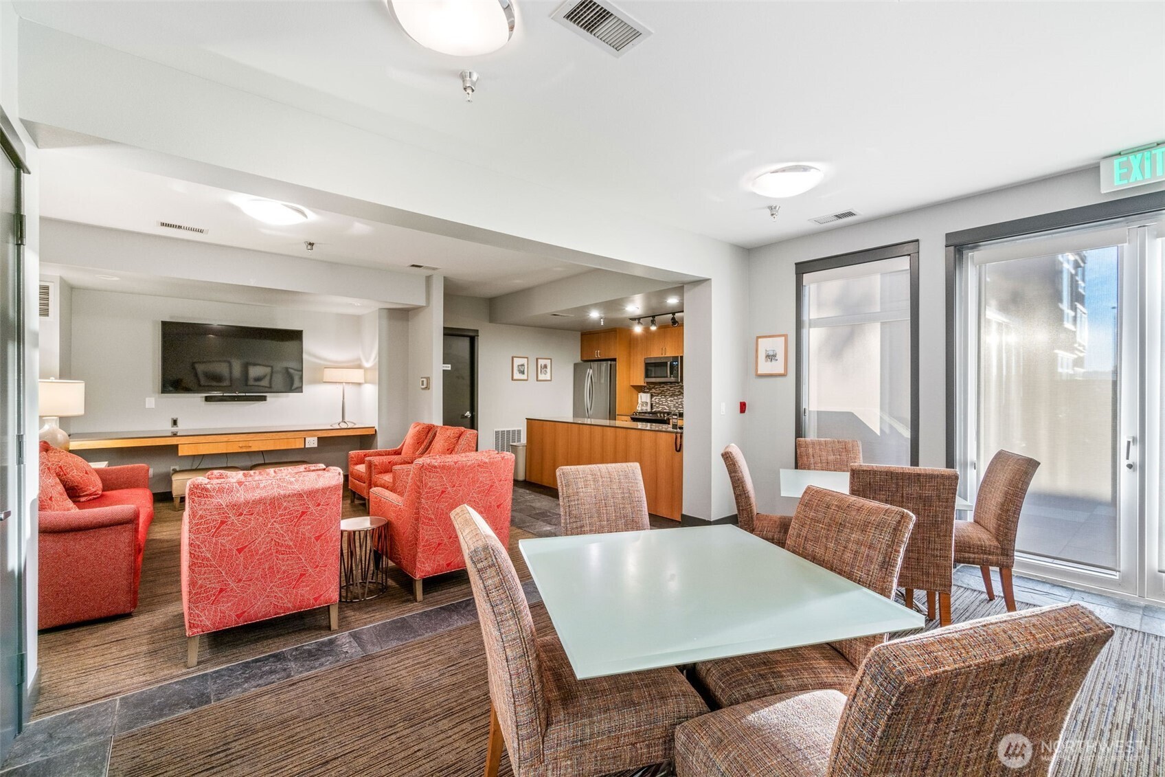 2000 Alaskan Way, Unit 355 Seattle, WA 98121 - Photo 31 of 32