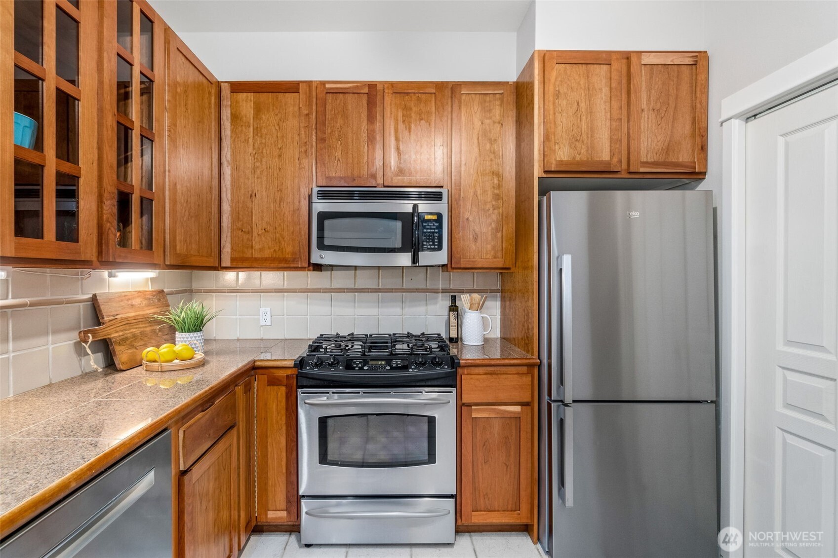 2000 Alaskan Way, Unit 355 Seattle, WA 98121 - Photo 10 of 32