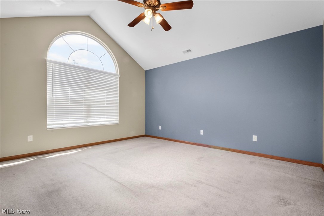 9264 Sharrott Road, Unit 1502 Youngstown, OH 44514 - Photo 18 of 20 spacious second bedroom, vaulted ceiling