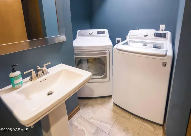 $299,900 | 100 North 56th Avenue, Unit 2, Yakima, WA 98908