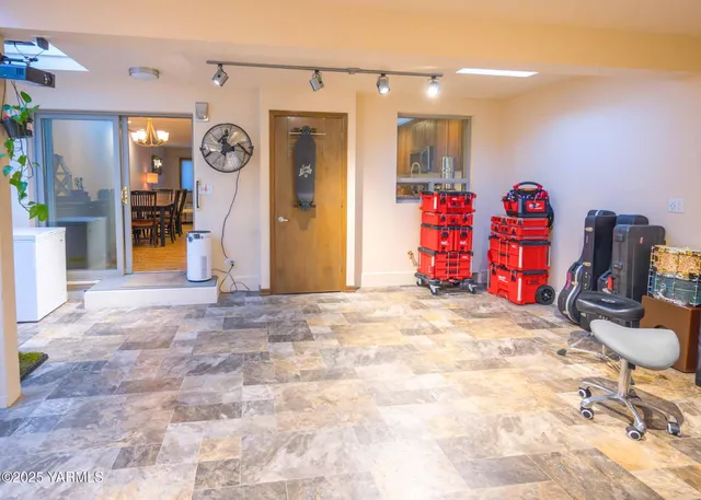 $299,900 | 100 North 56th Avenue, Unit 2, Yakima, WA 98908