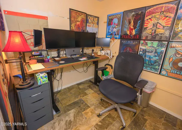 $299,900 | 100 North 56th Avenue, Unit 2, Yakima, WA 98908