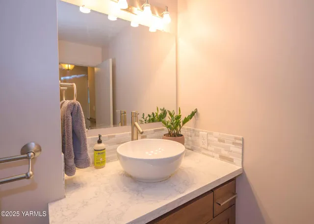 $299,900 | 100 North 56th Avenue, Unit 2, Yakima, WA 98908