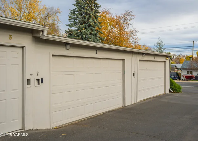 $299,900 | 100 North 56th Avenue, Unit 2, Yakima, WA 98908
