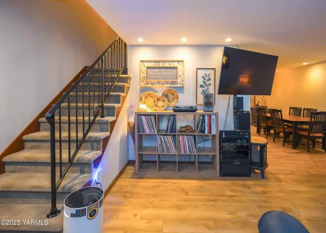 $299,900 | 100 North 56th Avenue, Unit 2, Yakima, WA 98908