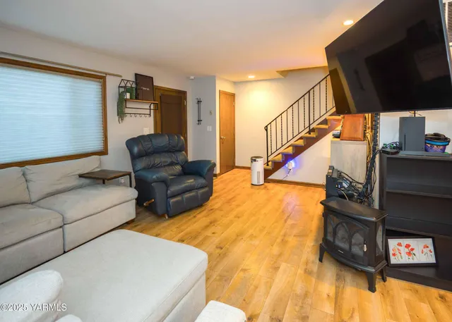 $299,900 | 100 North 56th Avenue, Unit 2, Yakima, WA 98908