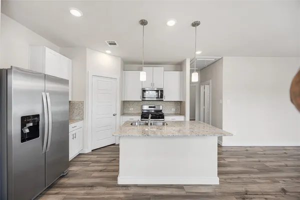 $2,150 | 7103 Blue Oak Drive, Conroe, TX 77304