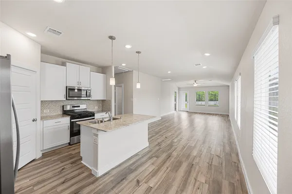 $2,150 | 7103 Blue Oak Drive, Conroe, TX 77304