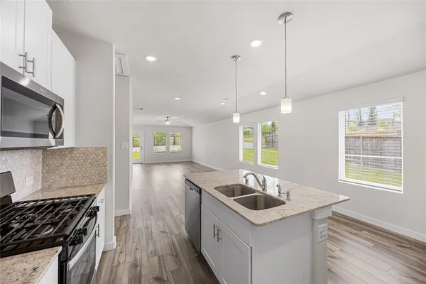 $2,150 | 7103 Blue Oak Drive, Conroe, TX 77304