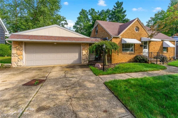 $195,000 | 1108 Stuart Street Northwest, Massillon, OH 44646